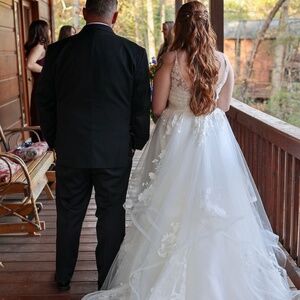 Beloved Casablanca Wedding Dress Size 1